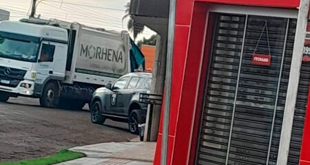 A movimentação chamou a atenção de moradores
