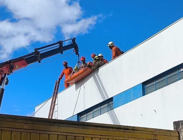 A v&iacute;tima foi socorrida pelo Corpo de Bombeiros e levada para Santa Casa