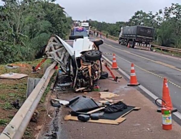 Batida entre Fiorino e carreta aconteceu entre Rio Verde e S&atilde;o Gabriel do Oeste