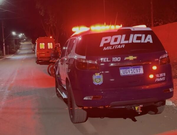 Suspeito de 29 anos foi preso em flagrante ap&oacute;s imobilizar a v&iacute;tima; mulher possu&iacute;a medida protetiva contra o companheiro