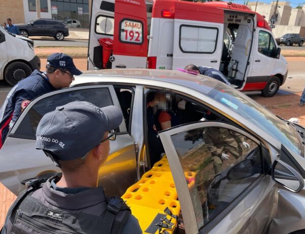 A v&iacute;tima tentava atravessar a Rua Jos&eacute; Amim quando foi atingida pela van