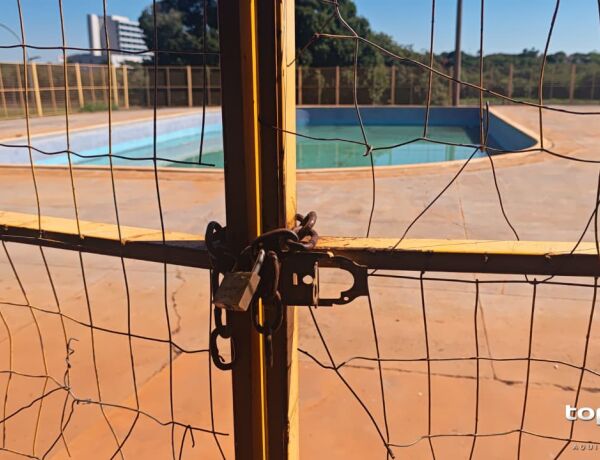 Aulas no bairro Aero Rancho foram interrompidas em outubro, tiveram breve retorno em fevereiro e seguem sem previs&atilde;o de volta