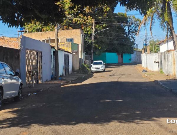 Ele revelou que estava sendo amea&ccedil;ado por causa de d&iacute;vida relacionada &agrave;s drogas e foi aconselhado a deixar o bairro