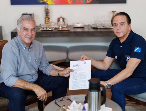 Reinaldo Azambuja e Coronel David durante reuni&atilde;o 