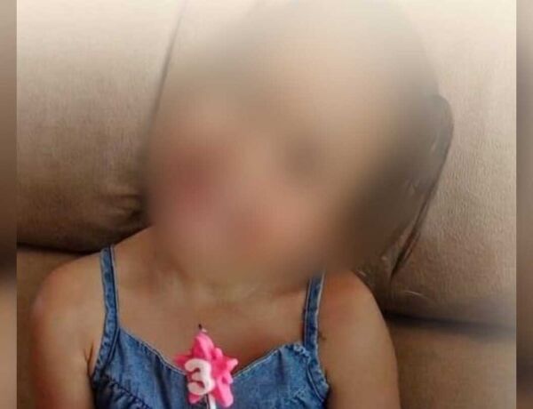 A pequena estava junto com o pai M&aacute;rcio Aparecido da Silva Filho, de 27 anos, e foi atingida por uma bala perdida durante o tiroteio