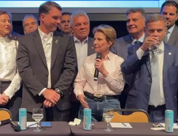 A senadora foi elogiada pelo pr&eacute;-candidato &agrave; presid&ecirc;ncia e demonstrou apoio &agrave; campanha
