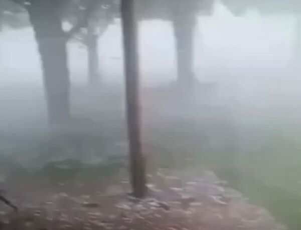 A chuva ainda veio acompanhada de uma grande quantidade de granizo e alagou algumas &aacute;reas