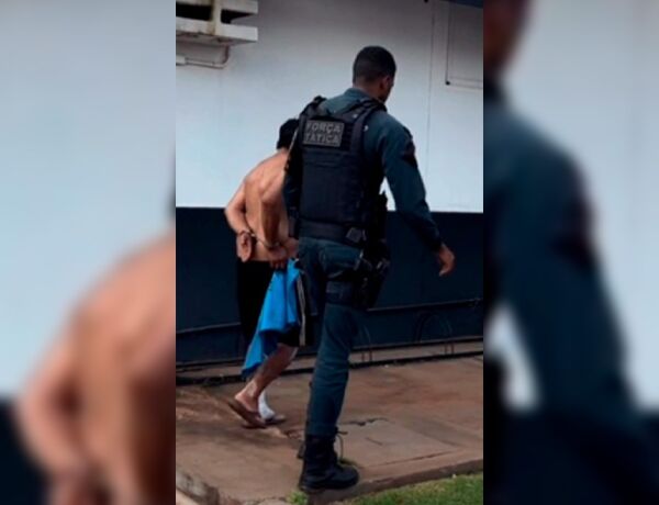As crian&ccedil;as brincavam de bicicleta quando passaram em frente &agrave; resid&ecirc;ncia do suspeito