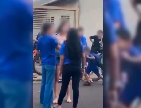 Segundo a mulher a agressora n&atilde;o teria qualquer rela&ccedil;&atilde;o familiar com nenhuma das jovens 