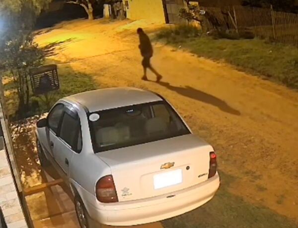 Depois de apanhar, o homem fugiu correndo do local