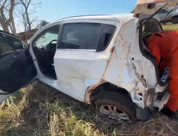 Apesar do susto, o condutor foi socorrido apenas com dores e escoria&ccedil;&otilde;es