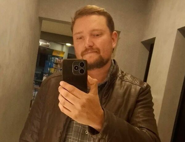  Carlos Henrique Mendes J&uacute;nior foi lembrando como um amigo querido e muito pr&oacute;ximo &agrave; fam&iacute;lia 