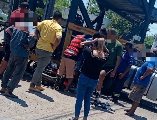 V&iacute;tima foi socorrida com o osso da panturrilha exposto e levada ao pronto-socorro