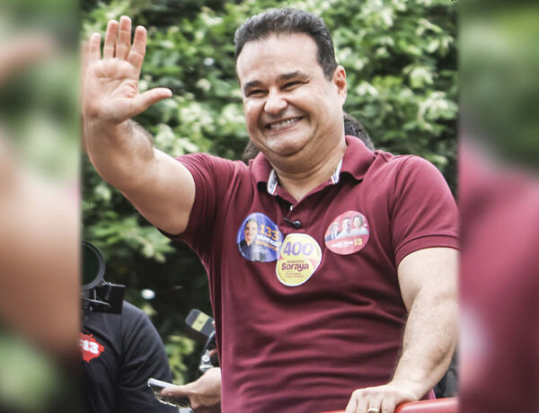 Candidato da coliga&ccedil;&atilde;o 'Por um MS do Povo' reuniu apoiadores neste s&aacute;bado (3), v&eacute;spera da elei&ccedil;&atilde;o