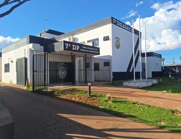 V&iacute;tima teve ferimentos no olho e na gengiva