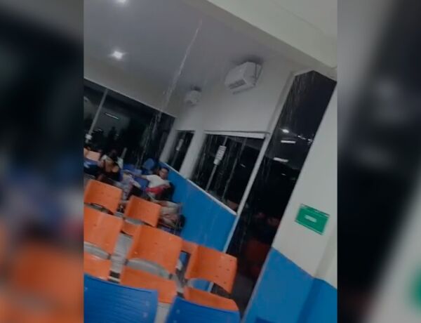 Chovendo dentro da UPA Leblon