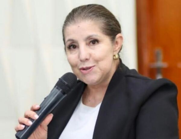 Almira Conelhero Alves Souza sofreu les&otilde;es nos dois olhos ao usar produto para pintura de cabelo e segue sob avalia&ccedil;&atilde;o oftalmol&oacute;gica