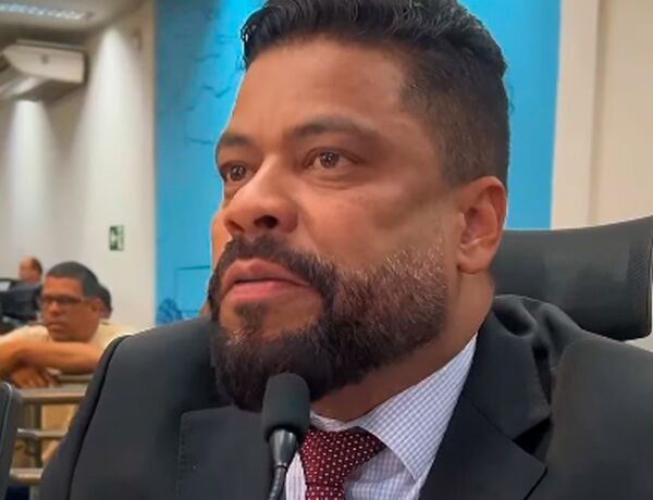 Professor Riverton se colocou &agrave; disposi&ccedil;&atilde;o para participar da CPI do Tapa-buraco