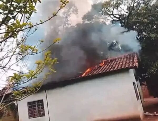 Comunidade suspeita de a&ccedil;&atilde;o criminosa; idosa relata hist&oacute;rico de amea&ccedil;as e intoler&acirc;ncia religiosa, e Minist&eacute;rio dos Povos Ind&iacute;genas acionou a Pol&iacute;cia Federal