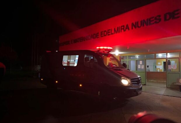 V&iacute;tima foi atingida por tr&ecirc;s disparos efetuados por trio em bicicletas el&eacute;tricas e precisou ser transferida para a Capital