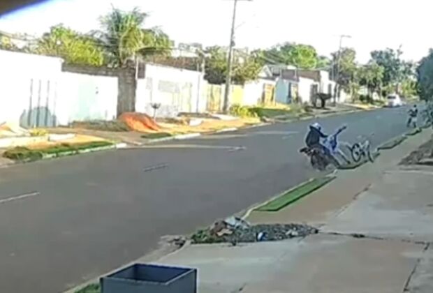 Moradores detalharam que o idoso estava seguindo para o trabalho quando foi atingido pelo ve&iacute;culo