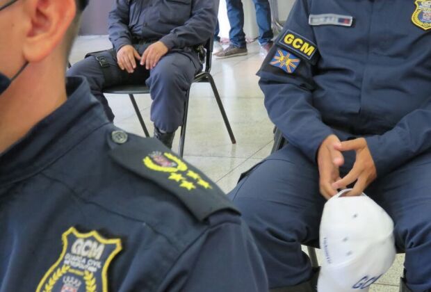 Cerca de 300 agentes ser&atilde;o contemplados com os novos fardamentos
