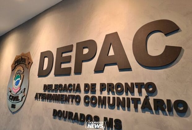 A v&iacute;tima foi atingida e teve a moto roubada 