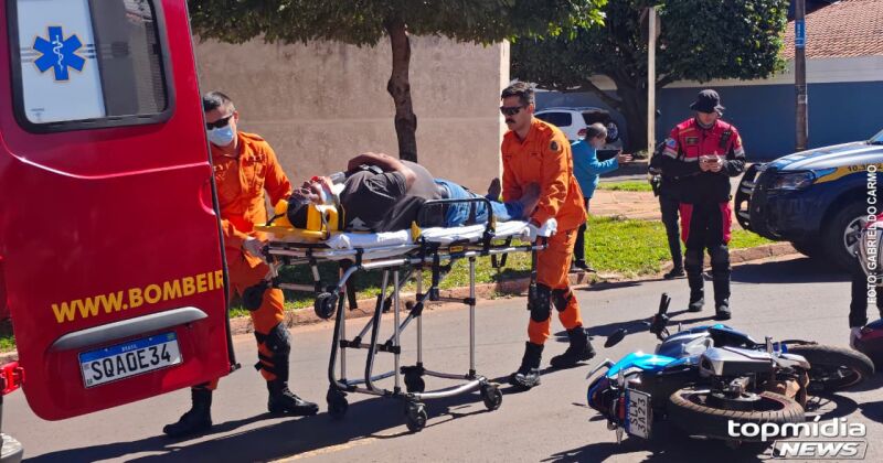 Bombeiros de folga prestam primeiros socorros ao motociclista 