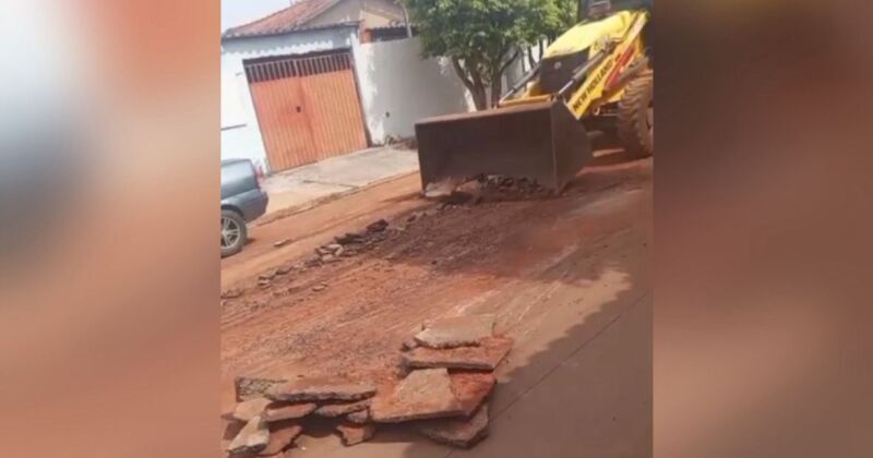 Rua Tarabai foi cortada no in&iacute;cio de julho e voltou a receber interven&ccedil;&atilde;o, mas servi&ccedil;o segue sem conclus&atilde;o