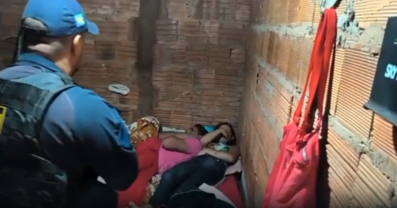 V&iacute;tima estava trancada no quarto com o suspeito, que se recusava a abrir a porta