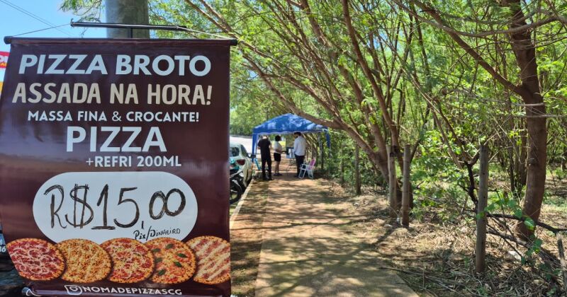 Pizzaria estaciona cedinho em diferentes pontos da Capital com 5 op&ccedil;&otilde;es assadas na hora e com refrigerante
