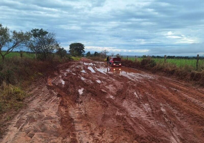 Foto revela estrada ca&oacute;tica 