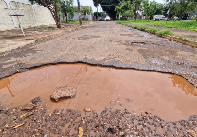 Obras de recapeamento tinham previs&atilde;o de serem conclu&iacute;das em setembro, mas n&atilde;o tiveram continuidade