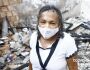 Mulher que teve casa incendiada pelo irmão pede ajuda para reconstruir imóvel (vídeo)