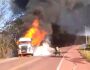 Caminhão carregado com minério pega fogo em Corumbá