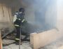PMs passam mal com fumaça ao tirar idosos de casa em chamas em Coxim