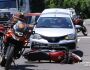 Batida entre carro e moto deixa mulher ferida no Jardim Polonês (vídeo)
