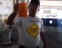 VÍDEO: dono de lanchonete ao lado de obras no Centro mostra água suja saindo de torneira