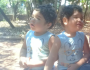 'Meus filhos choram por não conseguirem brincar’, diz mãe de gêmeos à espera de cirurgias