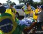 Camisetas de Bolsonaro 'vendem como água' em carreata na Afonso Pena, dizem ambulantes