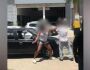 VÍDEO: motorista e travesti brigam após programa sexual e não pagamento pelo serviço