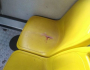 Mancha de sangue em banco de ônibus gera polêmica sobre tabu da menstruação