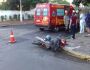 Passageiro se machuca em batida entre carro e moto; piloto foge do local
