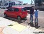 CARA DE PAU: cidadão denuncia motorista que estacionou carro em cima da faixa de pedestre