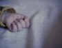 Bebê de cinco meses morre após circuncisão caseira