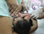 Simples e eficaz, técnica para redução da dor na vacinação de bebês é apresentada aos pais