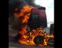 Incêndio destrói caminhão e deixa motorista idoso ferido na BR-163