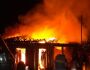 Incêndio destrói barraco em Itaporã e imagem impressiona testemunhas