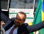 VÍDEO: Weintraub entrega depoimento no inquérito do 'Flango' e sai carregado por apoiadores