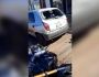 VÍDEO: motos batem, piloto é jogado contra carro e fica em estado grave nas Moreninhas